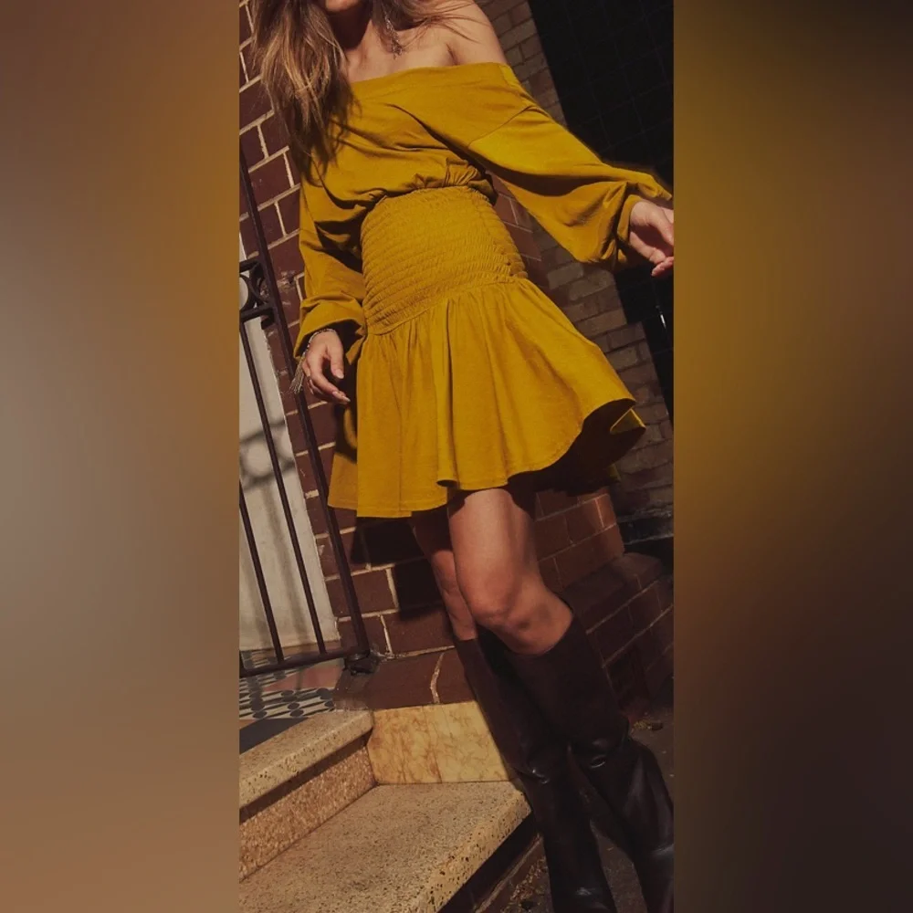 Free People Long-Sleeve Mini Dress/Mustard/Off-Shoulder (most loved mini) - M